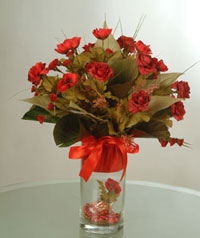 yapay güllerden vazo  9 gül  Bayburt uluslararası çiçek gönderme 
