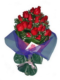 12 adet kirmizi gül buketi  Bayburt online çiçek gönderme sipariş 