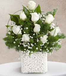 9 beyaz gül vazosu  Bayburt çiçek satışı 